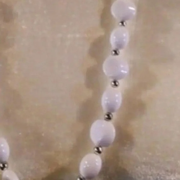 NEW. Classy Beautiful Bright White 100% Lucite Bead Necklace Matching Bracelet - Picture 6 of 7